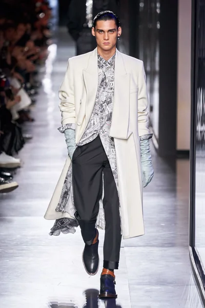 Look 43